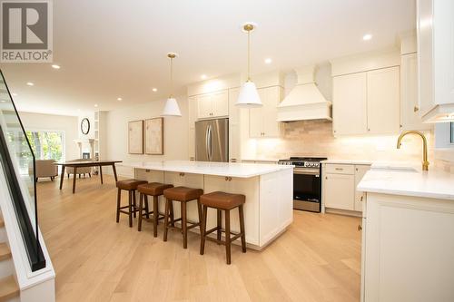 8 Bluffs Dr, Sault Ste. Marie, ON - Indoor Photo Showing Kitchen With Upgraded Kitchen