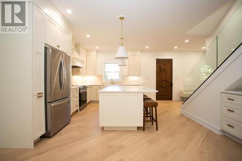 8 Bluffs Dr, Sault Ste. Marie, ON - Indoor Photo Showing Kitchen With Upgraded Kitchen