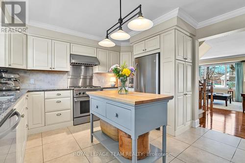 67 Jardin, Ottawa, ON - Indoor Photo Showing Kitchen With Stainless Steel Kitchen With Upgraded Kitchen