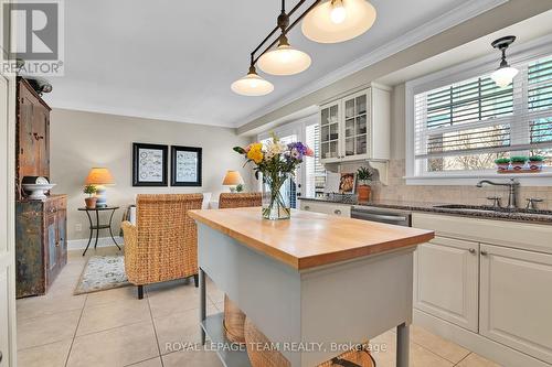 67 Jardin, Ottawa, ON - Indoor Photo Showing Kitchen With Double Sink