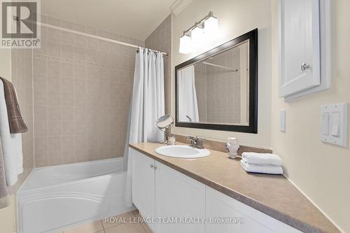 67 Jardin, Ottawa, ON - Indoor Photo Showing Bathroom