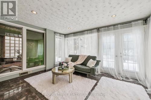 4143 Tapestry Trail, Mississauga, ON - Indoor Photo Showing Living Room