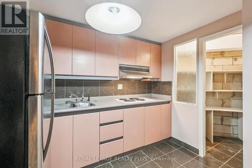 4143 Tapestry Trail, Mississauga, ON - Indoor Photo Showing Kitchen With Double Sink