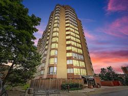 703-25 Fairview Road W Mississauga, ON L5B 3Y8