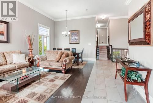 2884 Devon Road, London, ON - Indoor Photo Showing Living Room