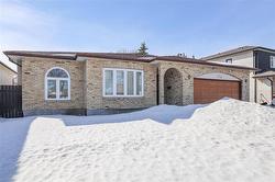 618 Templeton AVE  Winnipeg, MB R2V 3R5