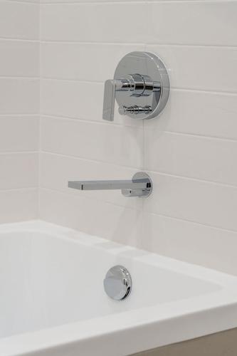 209-3409 Lakeshore Road, Kelowna, BC - Indoor Photo Showing Bathroom