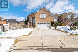 11 REDTAIL CRESCENT  Hamilton, ON L9B 2R6