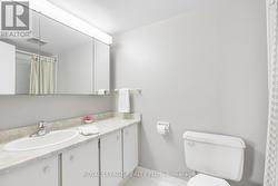 Main 4 piece washroom - 