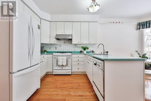 3952 Rolling Valley Drive, Mississauga, ON - Indoor Photo Showing Kitchen