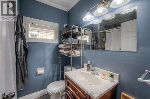 71 Garside Avenue N, Hamilton, ON - Indoor Photo Showing Bathroom