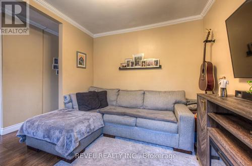 71 Garside Avenue N, Hamilton, ON - Indoor Photo Showing Living Room