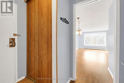 Foyer with closet - 