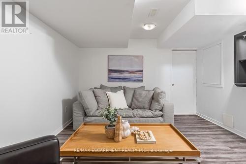 662 Julia Avenue, Burlington, ON - Indoor Photo Showing Living Room