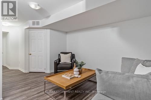 662 Julia Avenue, Burlington, ON - Indoor Photo Showing Living Room