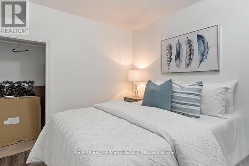 662 Julia Avenue, Burlington, ON - Indoor Photo Showing Bedroom