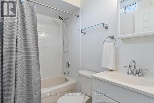 662 Julia Avenue, Burlington, ON - Indoor Photo Showing Bathroom