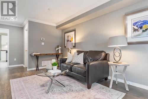 662 Julia Avenue, Burlington, ON - Indoor Photo Showing Living Room