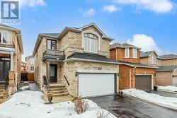 569 CLAYMEADOW AVENUE  Mississauga, ON L5B 4H9