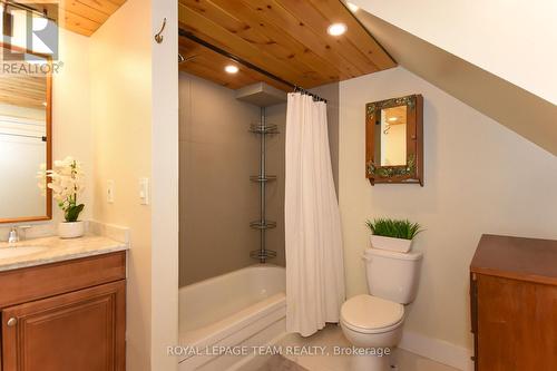 828 Kingsmere Avenue, Ottawa, ON - Indoor Photo Showing Bathroom