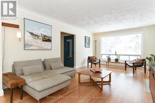 828 Kingsmere Avenue, Ottawa, ON - Indoor Photo Showing Living Room