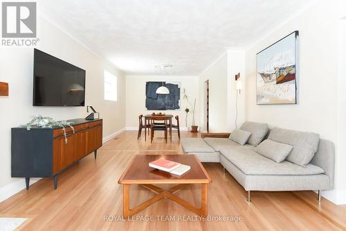 828 Kingsmere Avenue, Ottawa, ON - Indoor Photo Showing Living Room