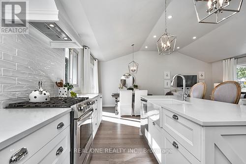 4524 Longmoor Drive, Burlington, ON - Indoor Photo Showing Kitchen With Upgraded Kitchen