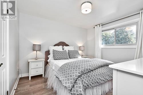 4524 Longmoor Drive, Burlington, ON - Indoor Photo Showing Bedroom