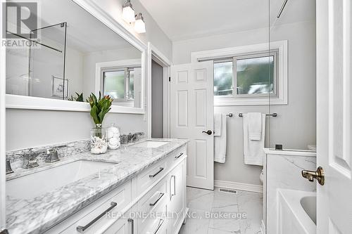 4524 Longmoor Drive, Burlington, ON - Indoor Photo Showing Bathroom