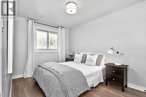 4524 Longmoor Drive, Burlington, ON - Indoor Photo Showing Bedroom