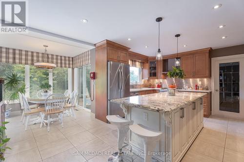 6127 Cheega Court, Mississauga, ON - Indoor Photo Showing Kitchen With Upgraded Kitchen