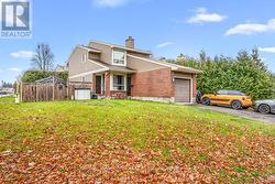 1631 SAXONY CRESCENT  Ottawa, ON K1B 5K8