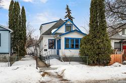 882 Magnus AVE  Winnipeg, MB R2X 0M8