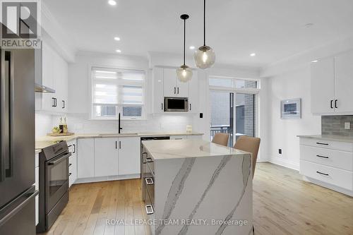 Beautifully renovated kitchen withe great storage - 400 Berkley Avenue, Ottawa, ON - Indoor Photo Showing Kitchen With Upgraded Kitchen