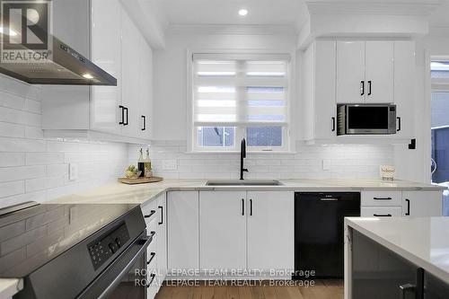 400 Berkley Avenue, Ottawa, ON - Indoor Photo Showing Kitchen With Upgraded Kitchen