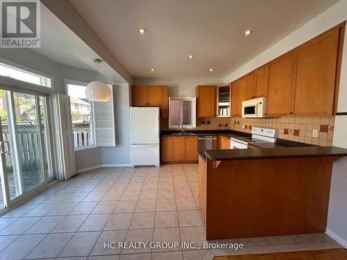 5647 Kellandy Run, Mississauga, ON - Indoor Photo Showing Kitchen