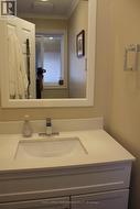 Main floor 2pcs bathroom - 