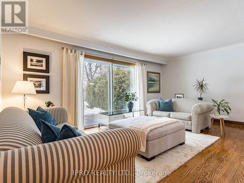 3293 Havenwood Drive, Mississauga, ON - Indoor Photo Showing Living Room