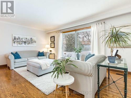 3293 Havenwood Drive, Mississauga, ON - Indoor Photo Showing Living Room