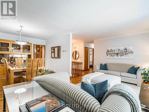 3293 Havenwood Drive, Mississauga, ON - Indoor Photo Showing Living Room