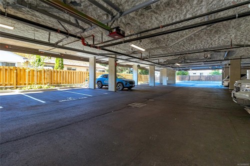 505-924 Jenkins Ave, Langford, BC - Indoor Photo Showing Garage