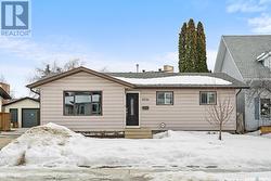 1231 Emerald CRESCENT  Saskatoon, SK S7J 4J2