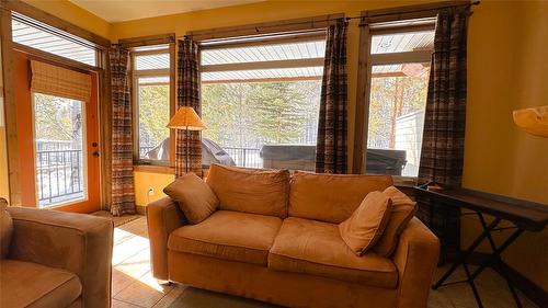 M4-D-1351 Gerry Sorensen Way, Kimberley, BC - Indoor Photo Showing Living Room