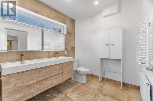 3015 Dundas Street, Burlington, ON - Indoor Photo Showing Bathroom