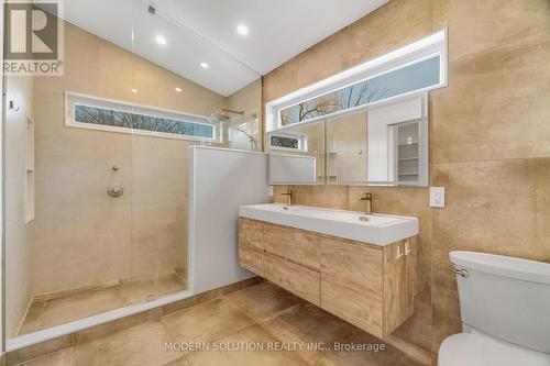 3015 Dundas Street, Burlington, ON - Indoor Photo Showing Bathroom