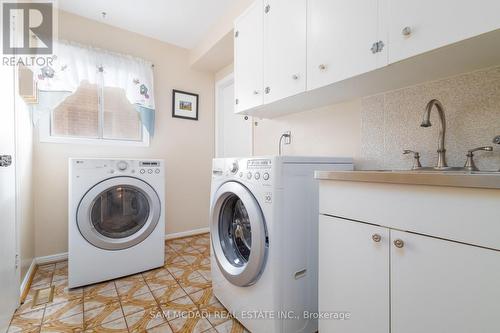 2529 Claymore Crescent, Mississauga, ON - Indoor Photo Showing Laundry Room