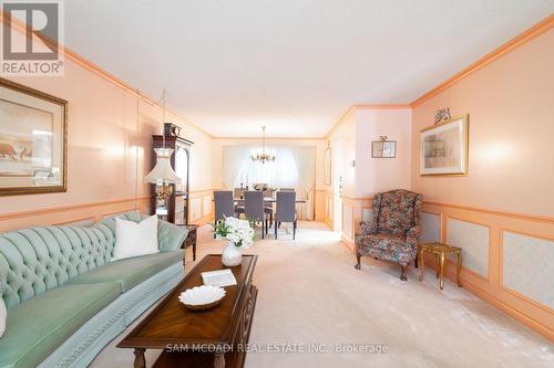 2529 Claymore Crescent, Mississauga, ON - Indoor Photo Showing Living Room