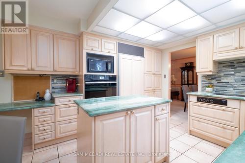 2529 Claymore Crescent, Mississauga, ON - Indoor Photo Showing Kitchen