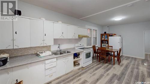 1843 Ottawa Street, Regina, SK - Indoor Photo Showing Kitchen With Double Sink