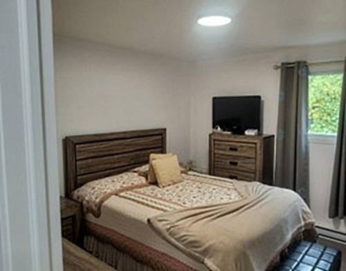 Chambre à coucher principale - 712 4E Rue, Murdochville, QC - Indoor Photo Showing Bedroom